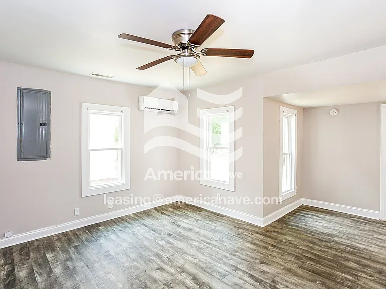 17896_005_living_room_5.jpg