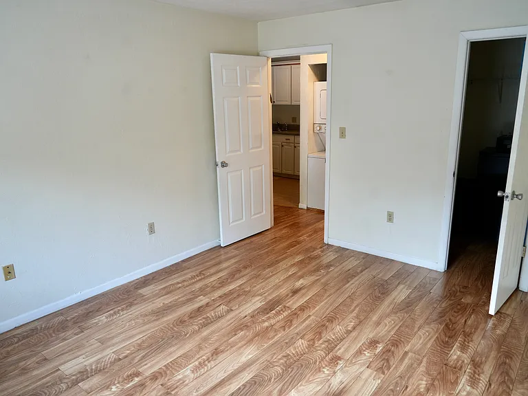 1035 SW 9th St #H21 — Photo 6