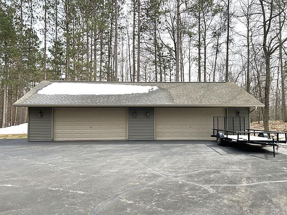 3rd image of 4092 Forest Ln