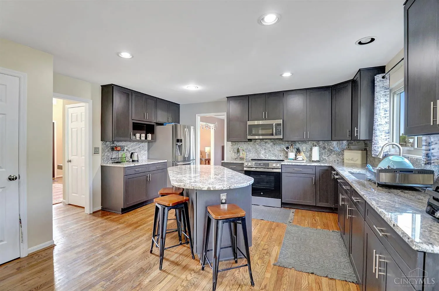 4 bed, 2.5 bath, 3118 sqft, $3,500 — Photo 4