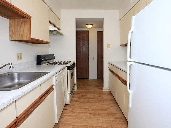 4th image of 707 Waters Edge Dr APT 202