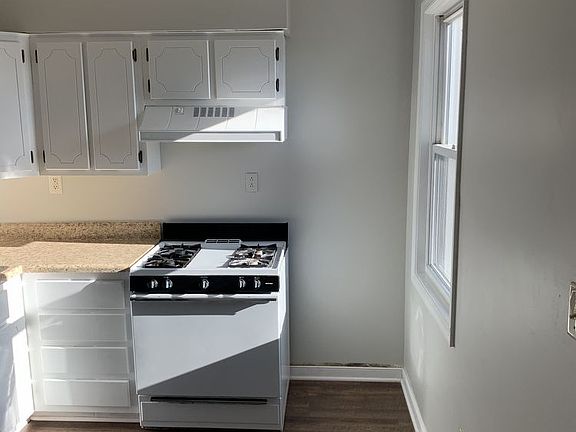 5th image of 2113 Maplewood Ave APT C