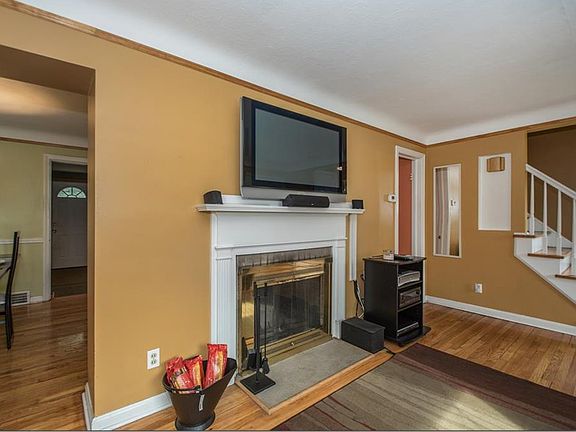 5th image of 83 Southwick Dr
