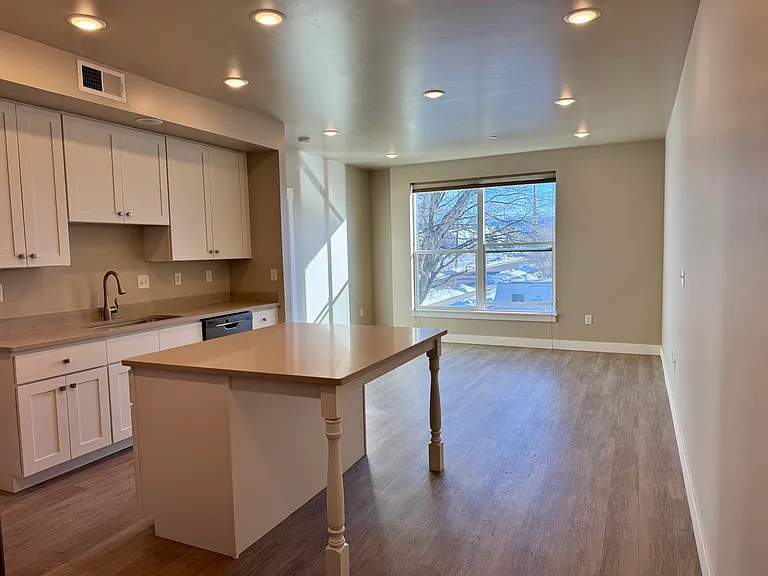 1295 Thomas Dr #204 — Photo 15