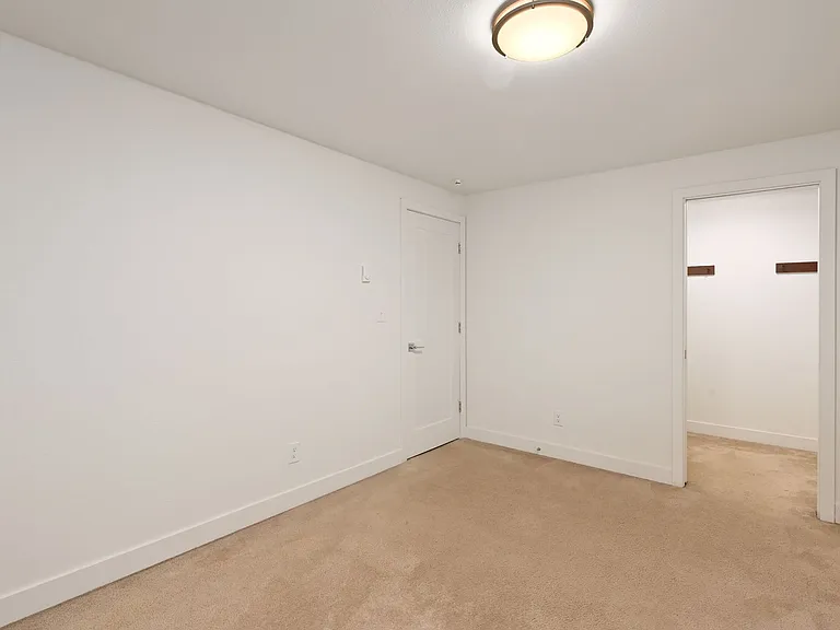 Westwind Apartments — Photo 14