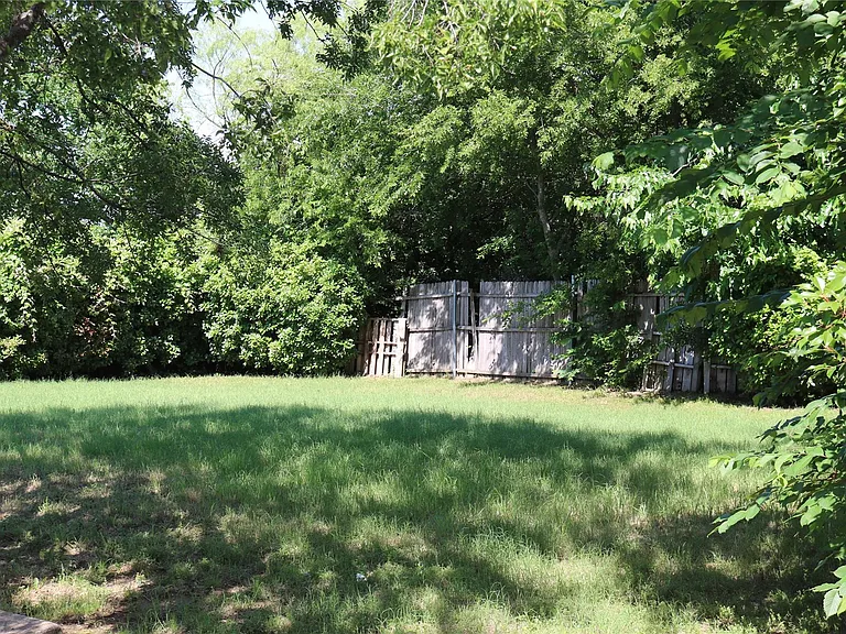 627 Cherry Ln — Photo 20