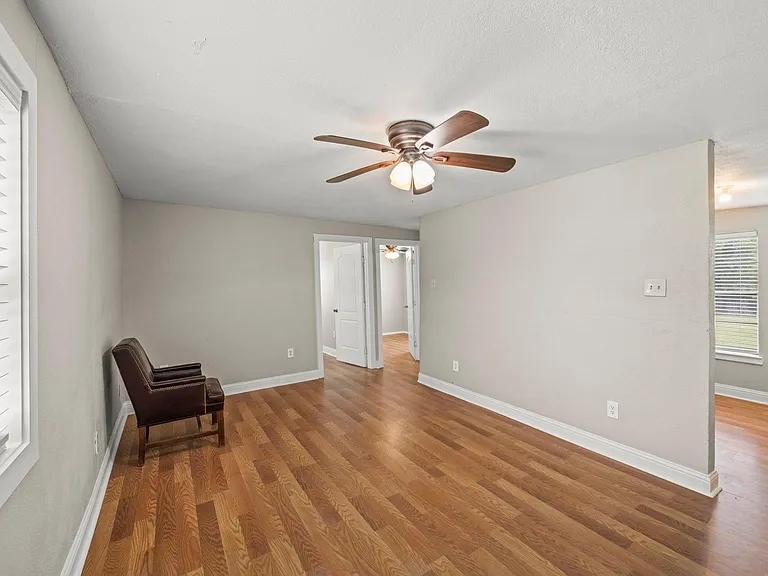 303 Linwood St #1/2 — Photo 7