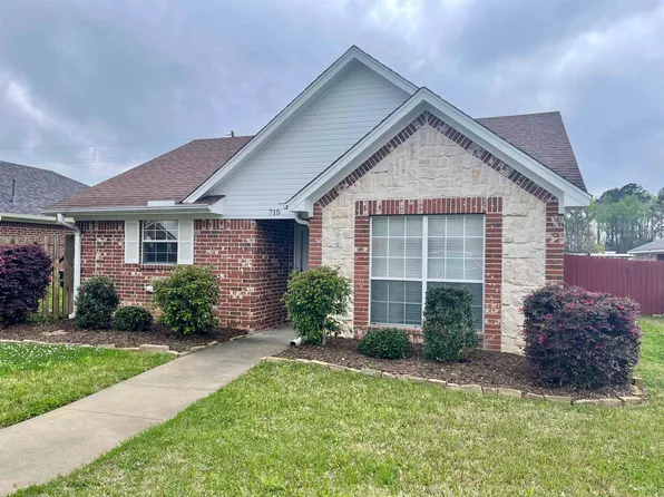 715 University Dr, Carthage, TX 75633