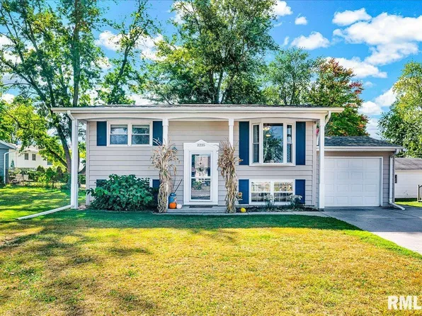 2225 Northridge Ln, Washington, IL 61571