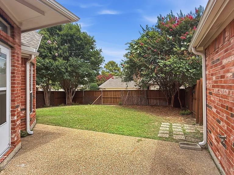 502 Overhill Dr — Photo 22