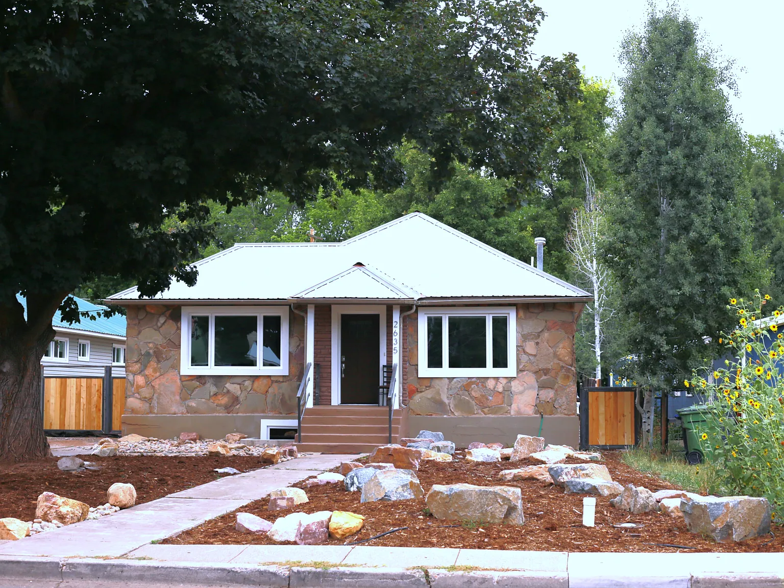 5 bed, 2400 sqft, $4,750 — Photo 1