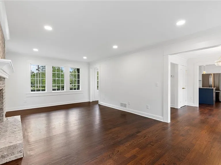 1296 Hilton Dr — Photo 16