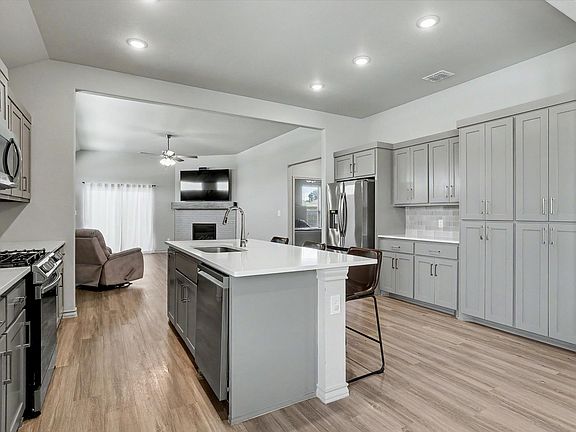 4th image of 7001 25th St