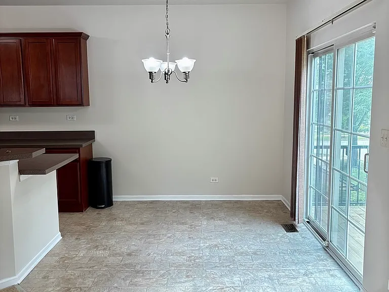 429 Grosvenor Ln — Photo 4