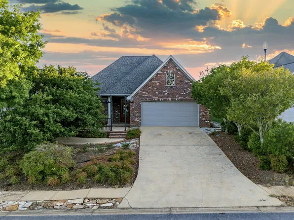 1295 W Briar Lake Dr, Starkville, MS 39759