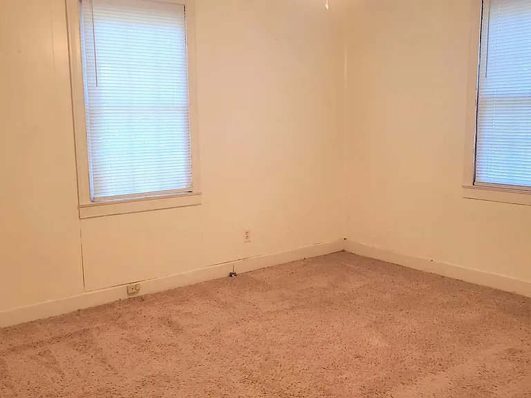 2033 Shirley Ave — Photo 6