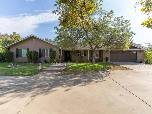 6855 Live Oak Dr, Sanger, CA 93657