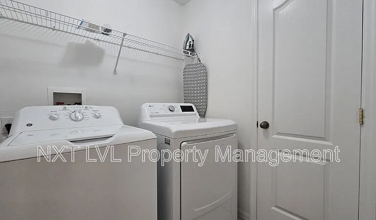 3105 Van Buren Pkwy — Photo 21