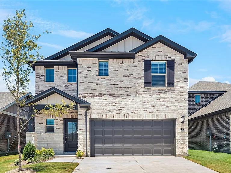 1404 Bridgestone Dr — Photo 2