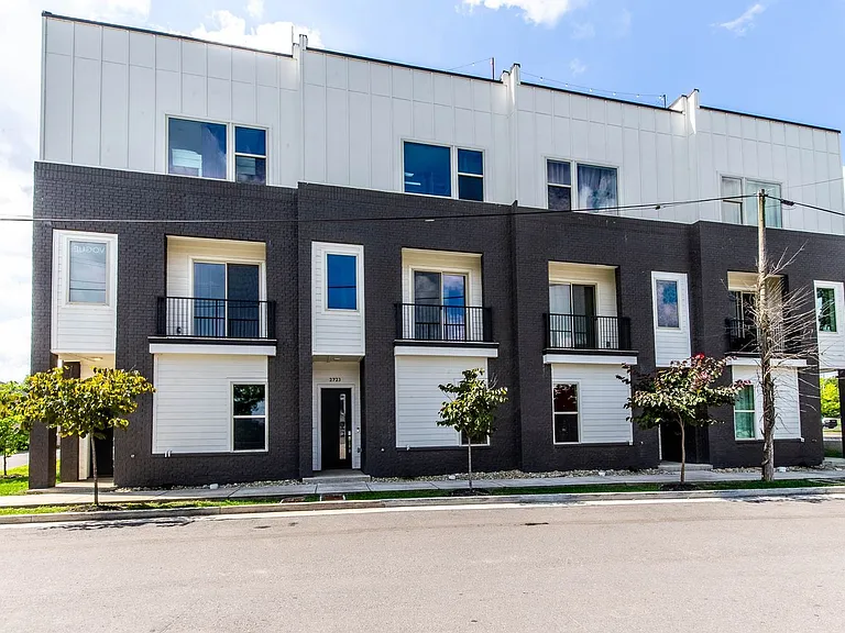 2723 Alameda St — Photo 2