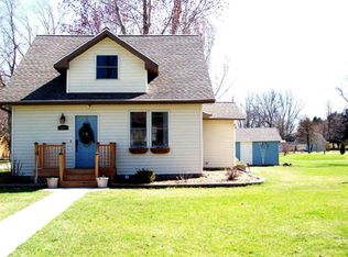 215 W Grant St, Winthrop, MN 55396