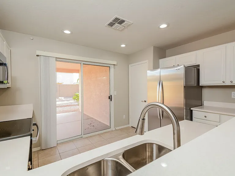 15438 W Mercer Ln — Photo 7