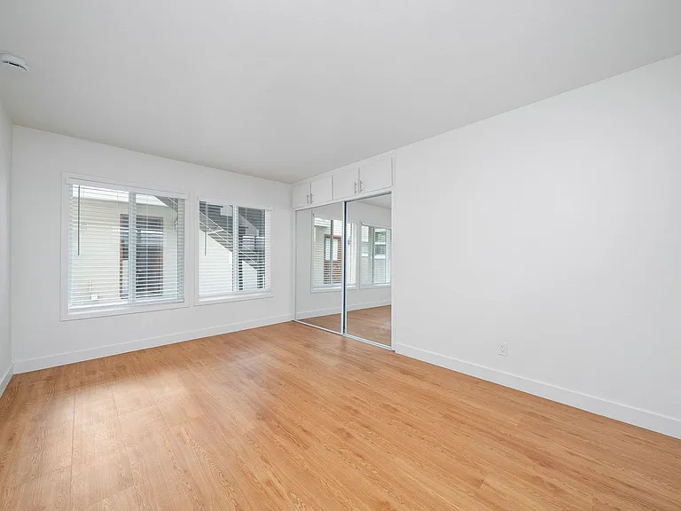 1114 W Balboa Blvd — Photo 13