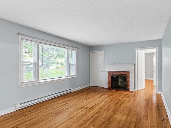 2nd image of 1410 Crestview Dr