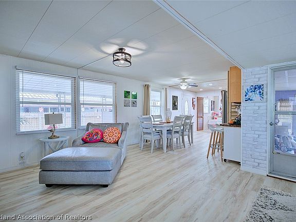 5th image of 3622 Delaware Ave