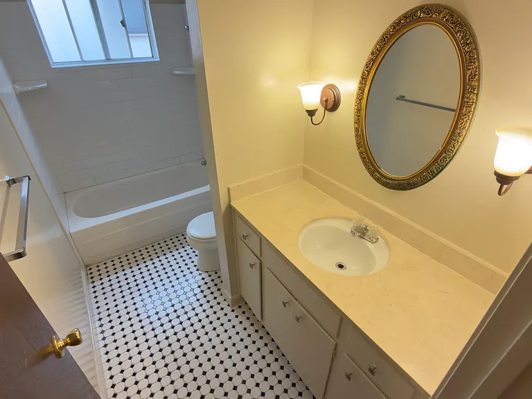 421 Perkins St — Photo 8