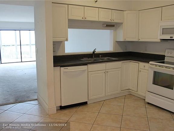 4th image of 2200 S Cypress Bend Dr APT 901