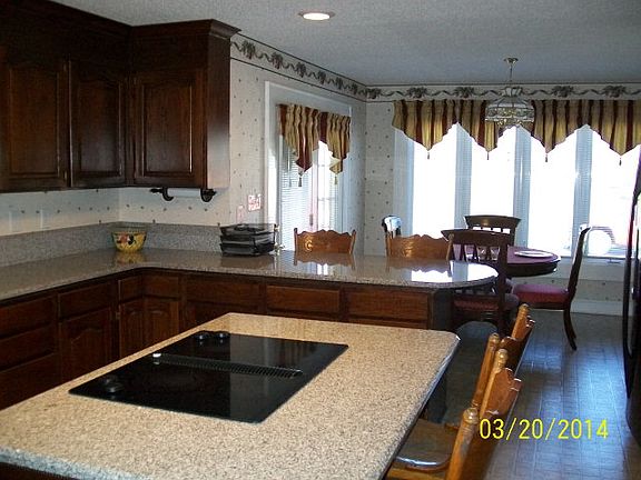 5th image of 110 Cameron Dr