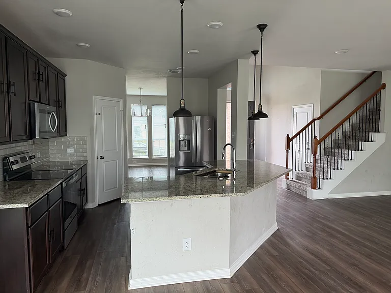 717 Hollyhock Dr — Photo 10