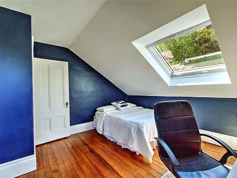 240 Brown St #2 — Photo 37