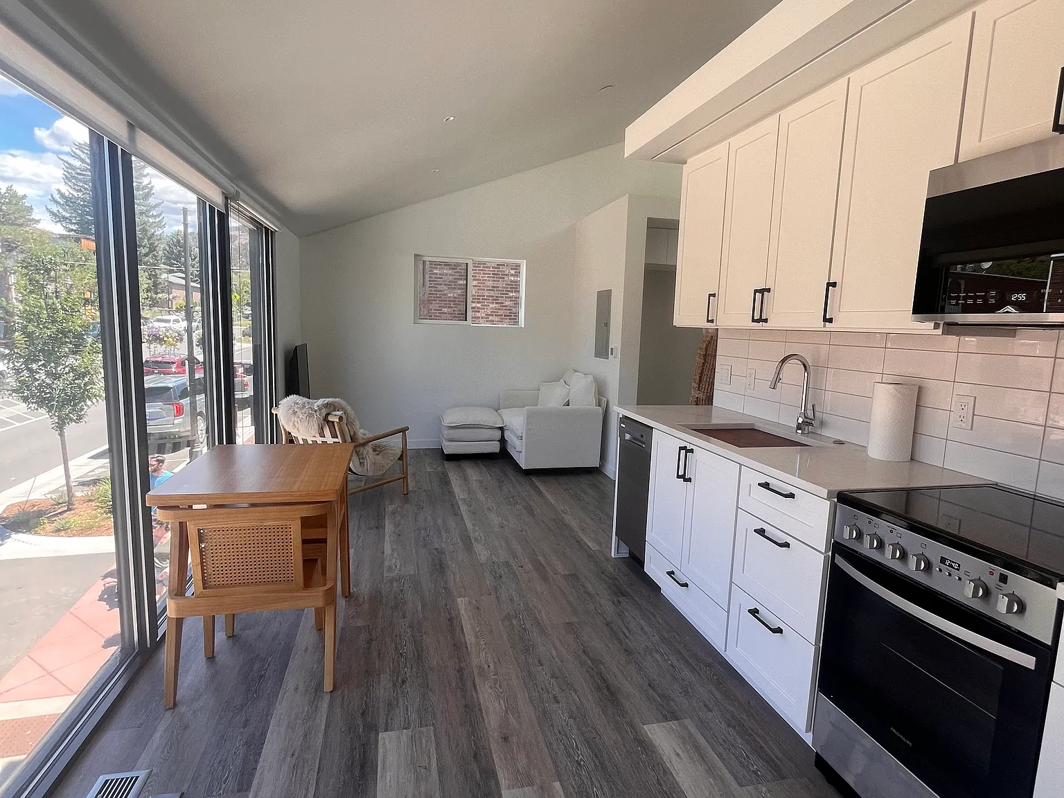 Studio, 390 sqft, $3,500 — Photo 2