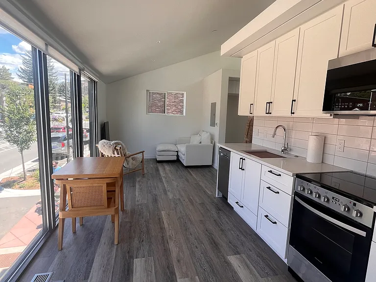 175 Midland Ave #1B — Photo 2