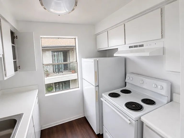 Shadow Park Apartments — Photo 36