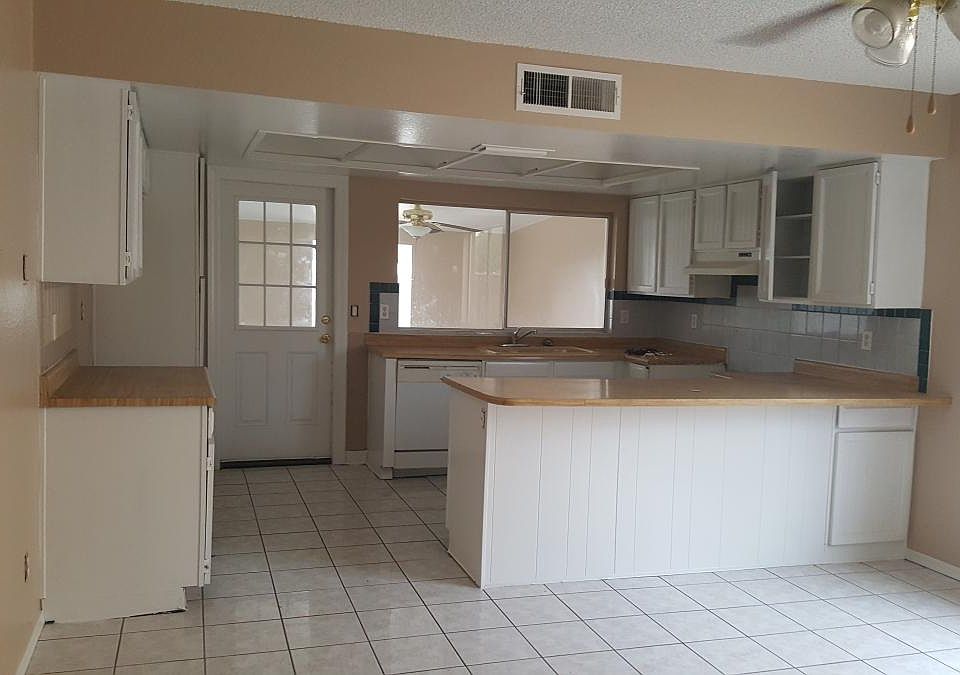 2nd image of 10602 N 39th Ave