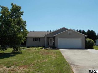 4455 Granfloral Dr, Hickory, NC 28602