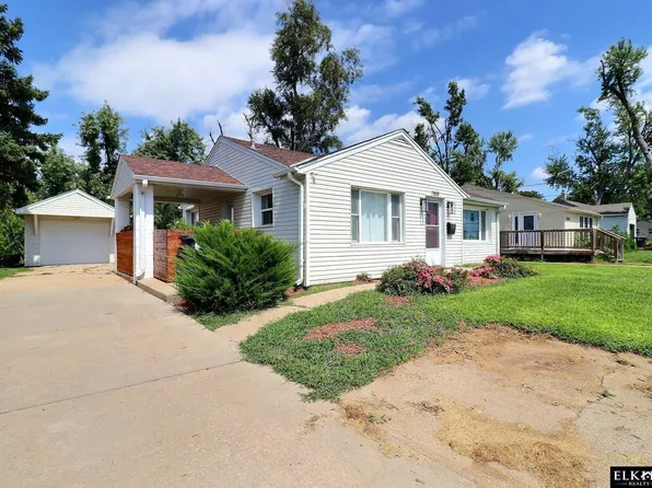 7610 Cass St, Omaha, NE 68114