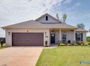 102 Midpark Dr, Meridianville, AL 35759