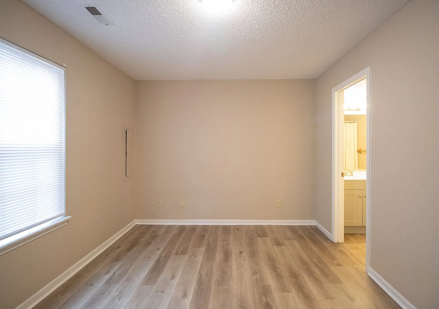 3713 - 3715 Pimlico Dr — Photo 4