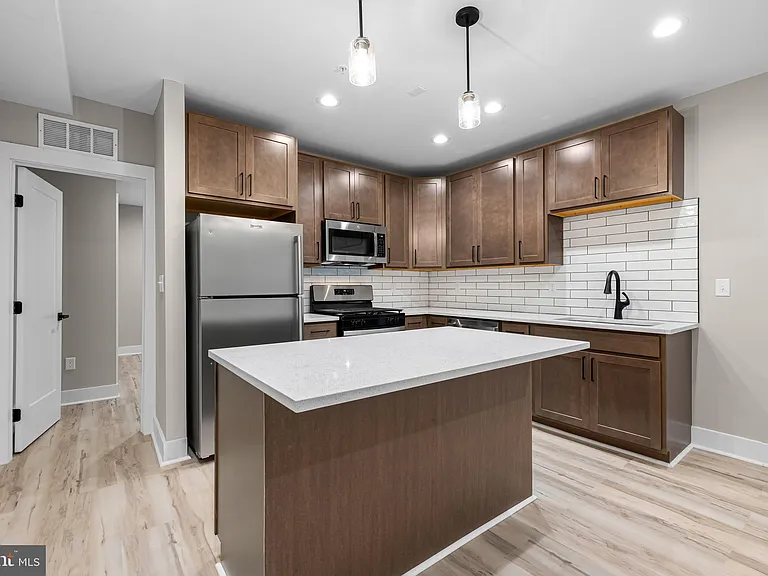 400 S Conkling St #5 — Photo 9