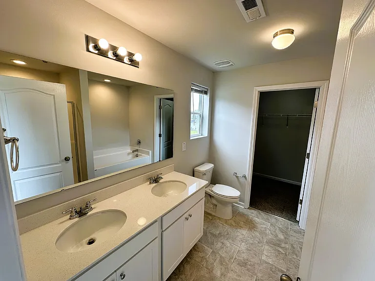 240 Melbourne Dr — Photo 11