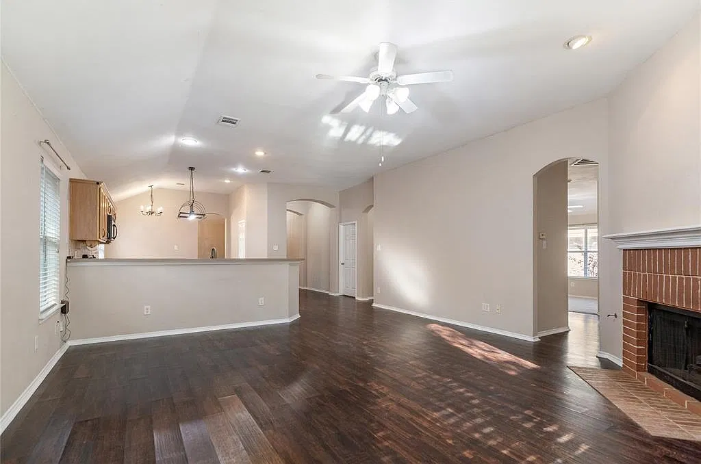 3 bed, 2.0 bath, 1911 sqft, $1,750 — Photo 4