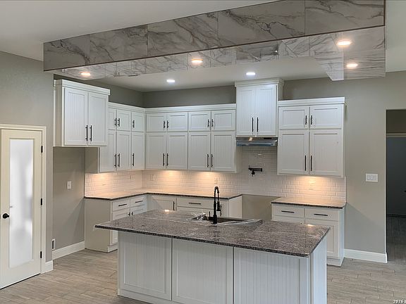 3rd image of 109 W Magnolia Cir