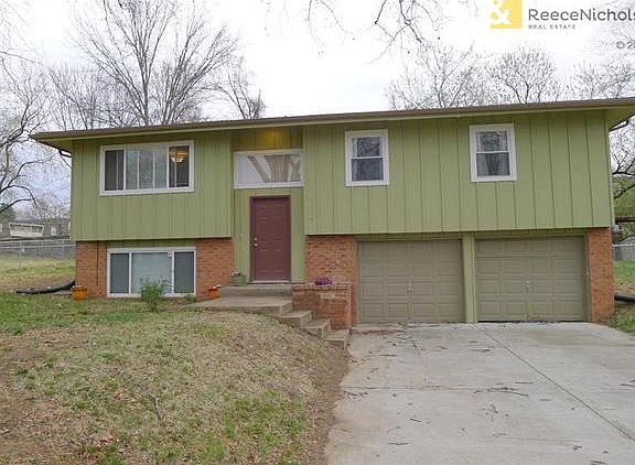2nd image of 1907 N 75th Dr