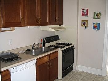 2nd image of 820 Robinson St