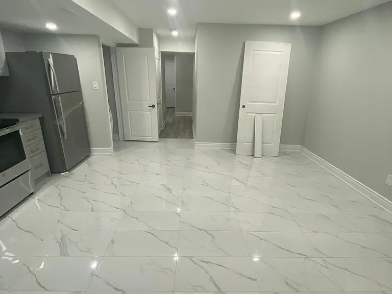 409 Comiskey Cres #BASEMENT — Photo 9