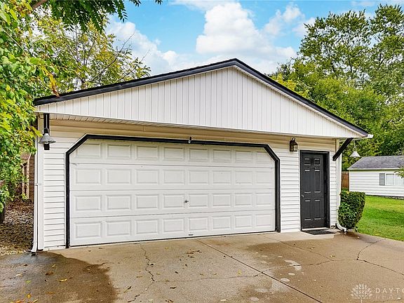 2nd image of 4161 Beavercreek Cir